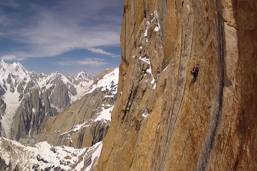 climbing-drone-image-of-david-lama-in-pakistan-8